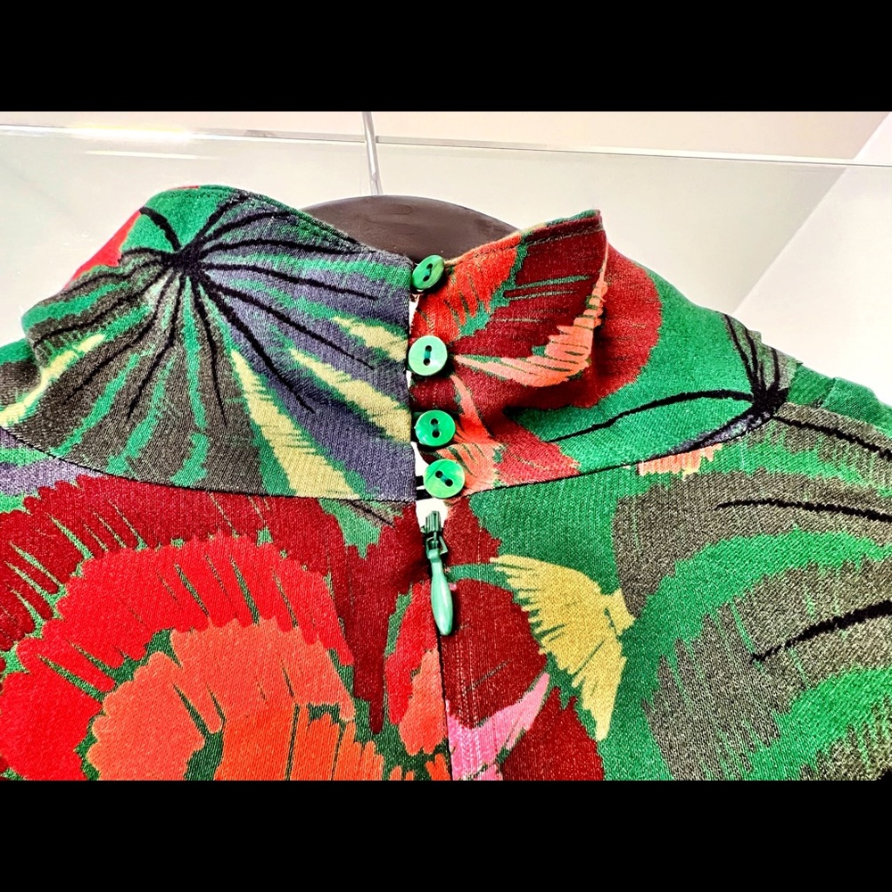 FARM RIo jumper. Vibrant Green. M- never worn… but no tags.